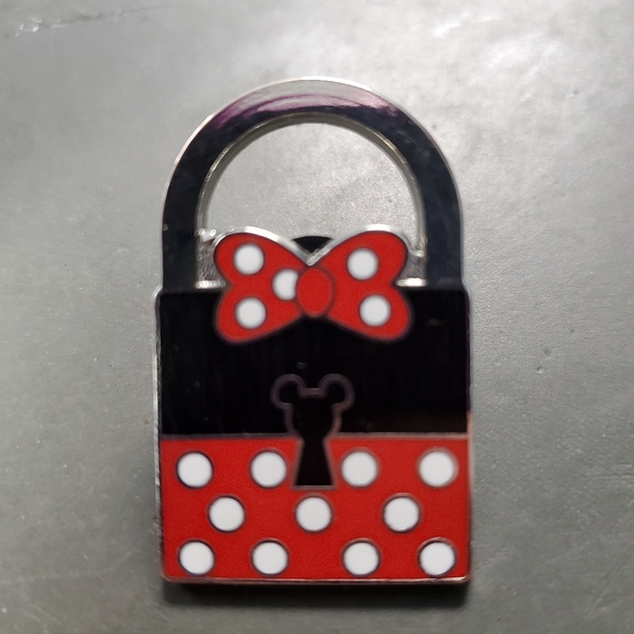 SOLD Minnie Mouse handbag pin